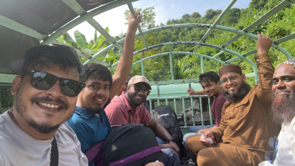 Team StorePress heading to the Nilgiri by Chander Gari
